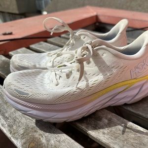 Hoka one one women’s size 8